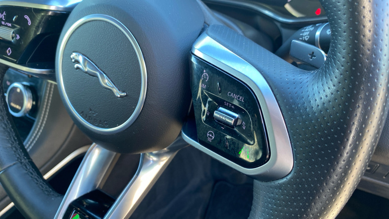 Jaguar F-Pace 2.0 D200 R-Dynamic SE 5dr Auto AWD Diesel Estate